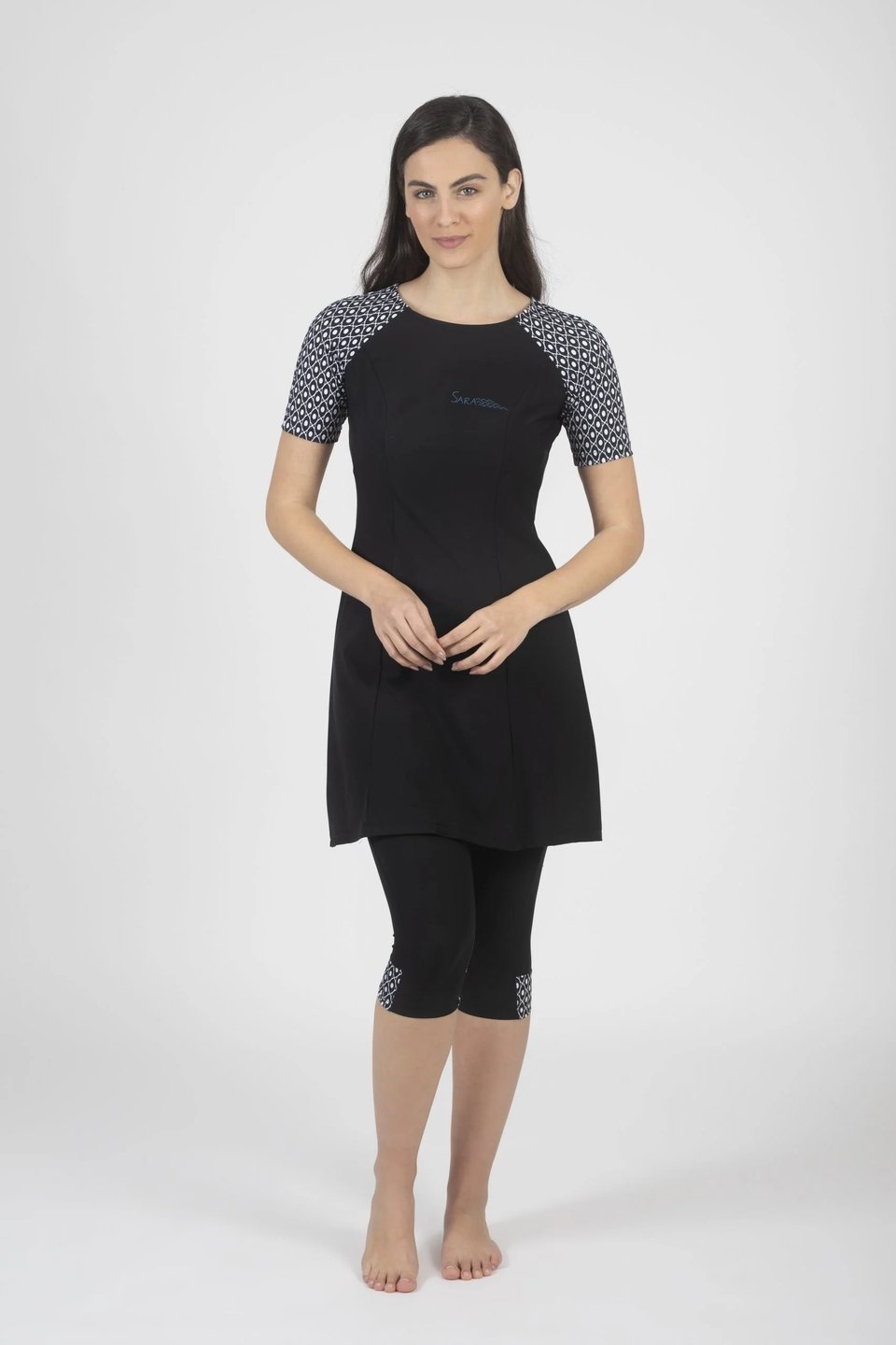 טוניקה שרוול קצר שחור לבן לשחייה וספורט - Image 5